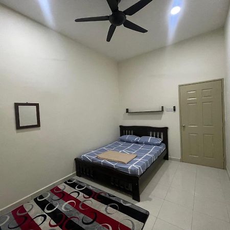No 61 Nazirin Homestay Tmn Indah Raya 2 Manjung Lumut Exterior foto