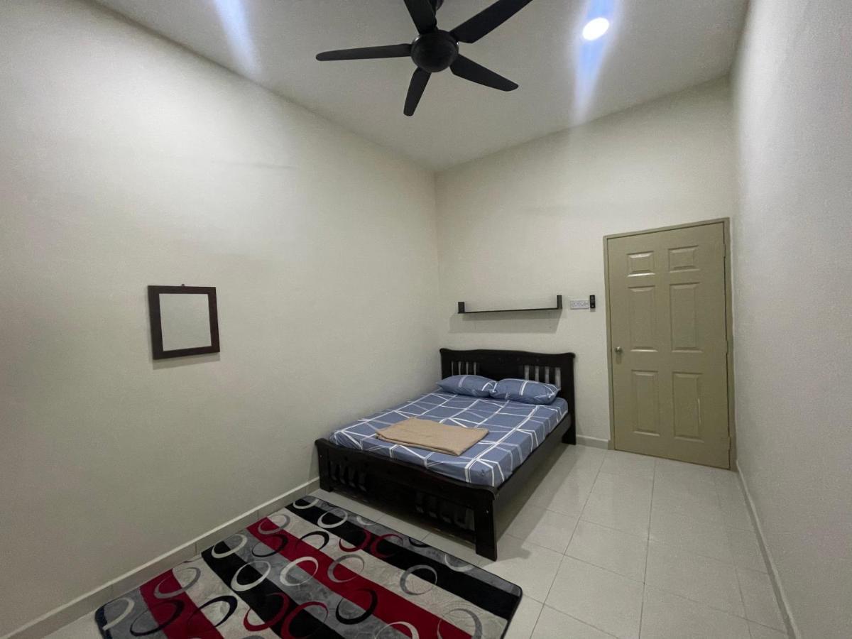 No 61 Nazirin Homestay Tmn Indah Raya 2 Manjung Lumut Exterior foto
